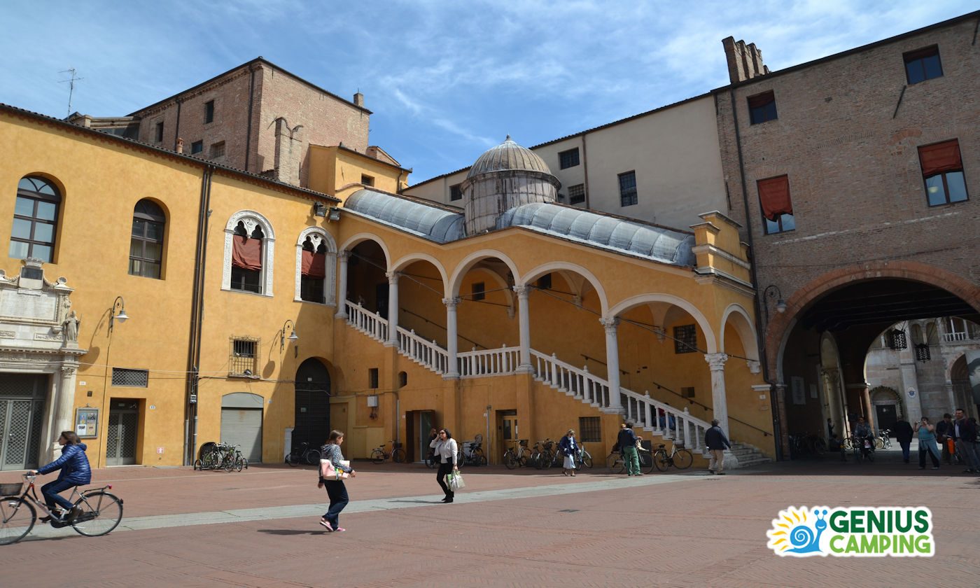 Ferrara in camper - Piazza Palazzo Municipale