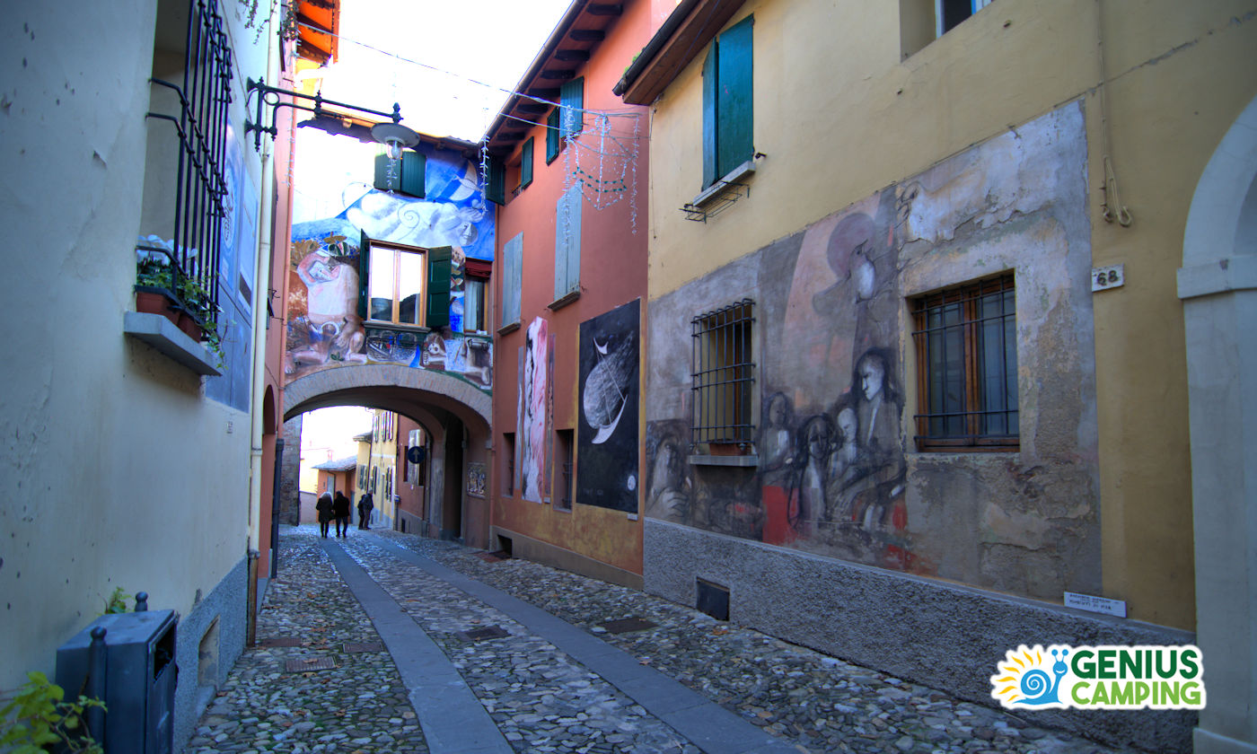 Dozza in camper il borgo dai muri dipinti - Dozza murales