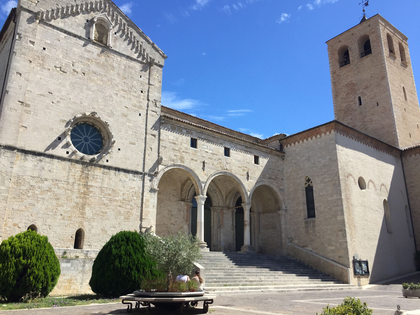 In camper nelle Marche Osimo - Cattedrale di San Leopardo esterno