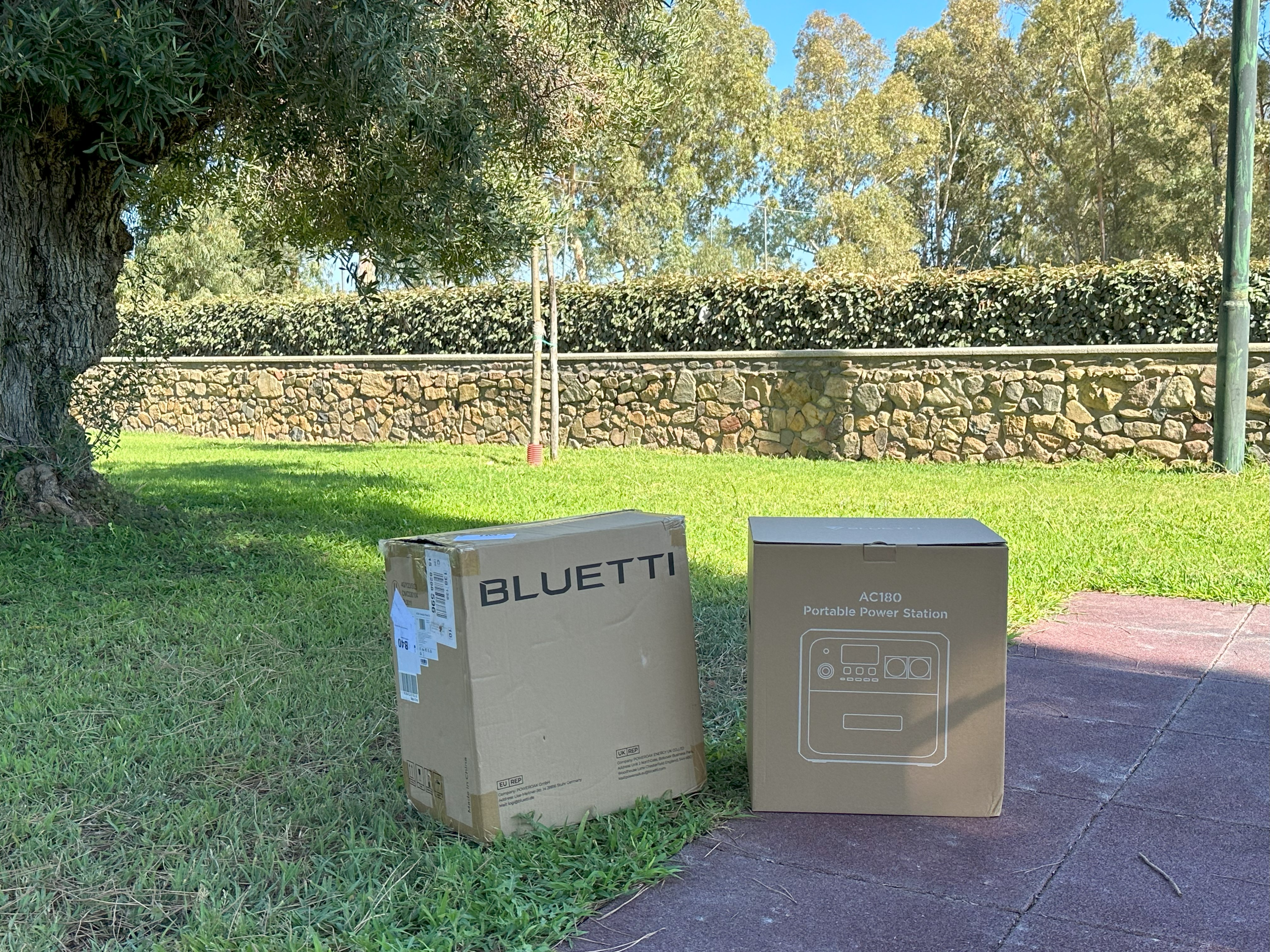 Power Station BLUETTI AC180: unboxing